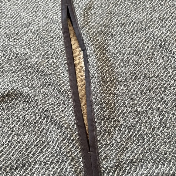 Lululemon Vinyasa Wrap Scarf Grey - Picture 6 of 13